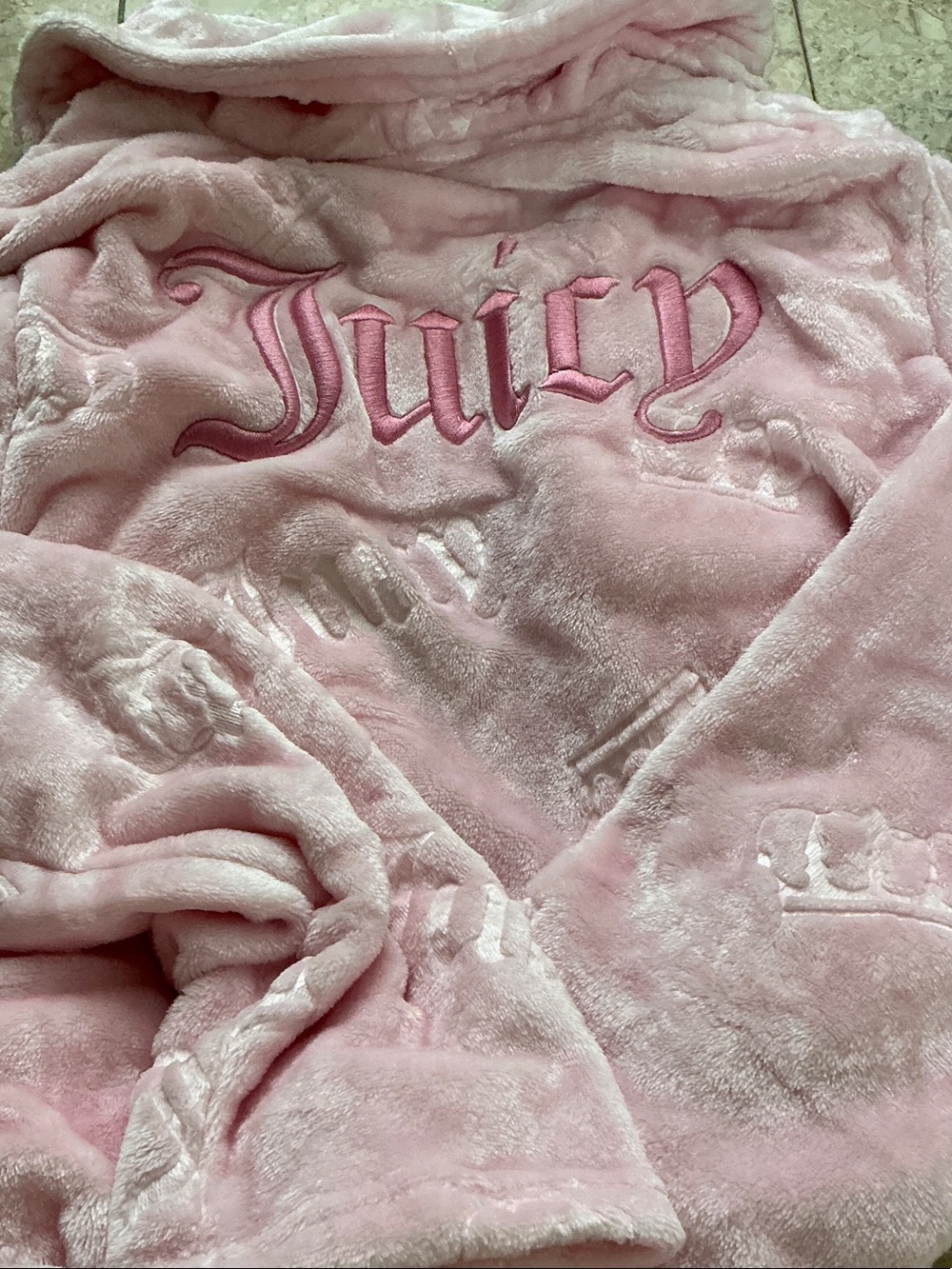 Juicy Couture pink fleece short robe size Small/Medium. New with tags